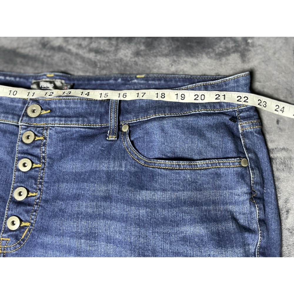 Torrid Shorts Womens 26 Blue‎ Vintage Stretch Denim 5 Inch High Rise Button Fly - Picture 4 of 10
